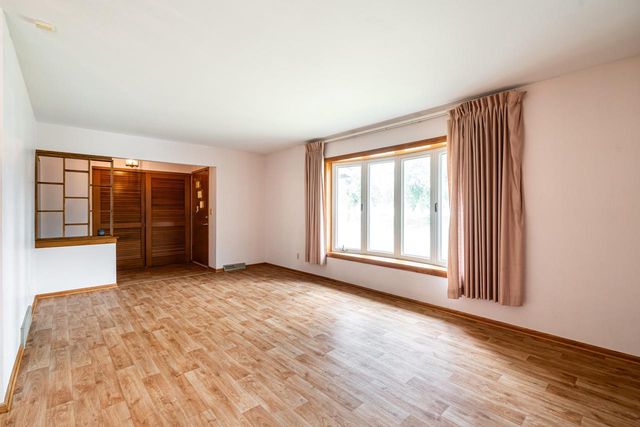 8625 W Petersik STREET, Milwaukee, WI 53224