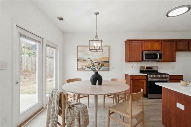 547 Bridgeton Cove, Suwanee, GA 30024