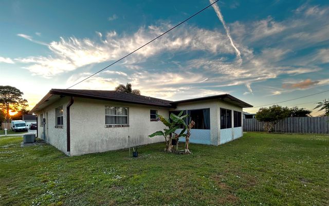 1941 SE Aires Lane, Port St Lucie, FL 34984