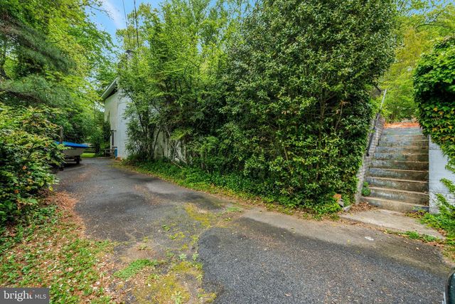 9932 FAIROAKS RD, Vienna, VA 22181