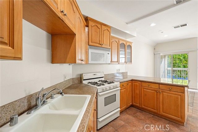 1201 Viola Avenue 104, Glendale, CA 91202