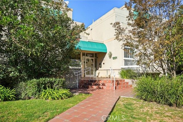 1201 Viola Avenue 104, Glendale, CA 91202