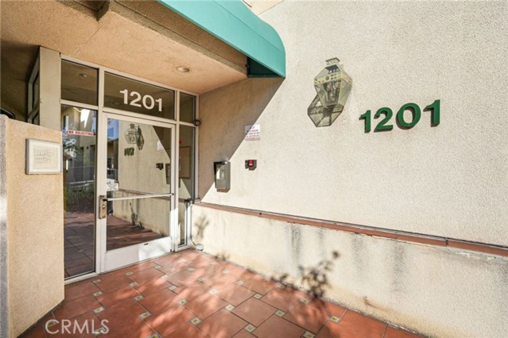 1201 Viola Avenue 104, Glendale, CA 91202