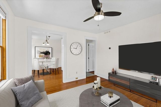 15 Hillock St. 2., Boston, MA 02131