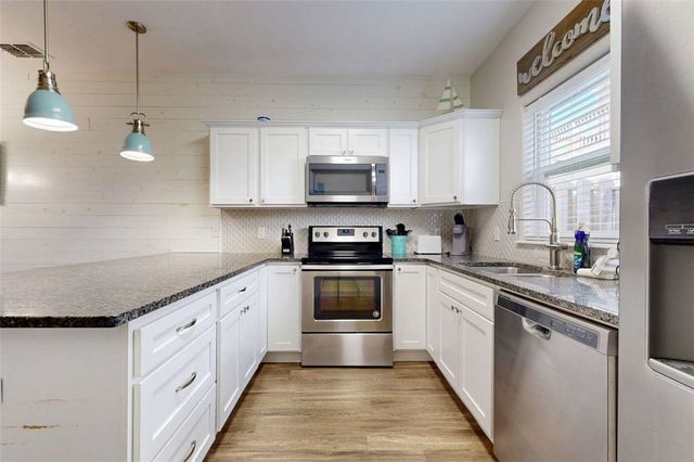 1813 S 11th St 302, Port Aransas, TX 78373