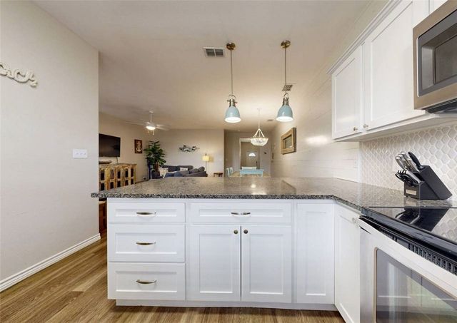 1813 S 11th St 302, Port Aransas, TX 78373