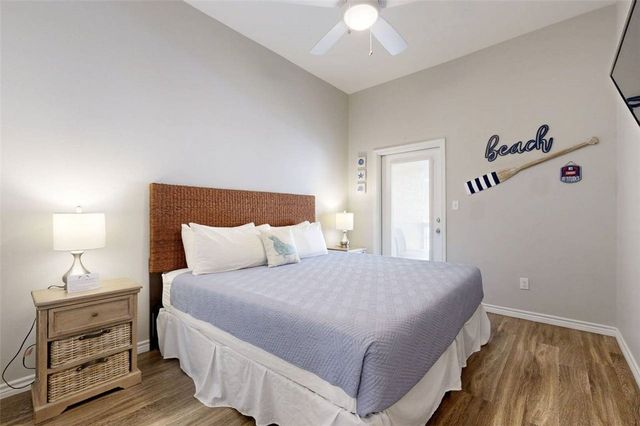 1813 S 11th St 302, Port Aransas, TX 78373