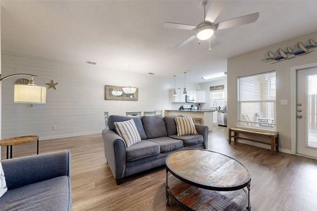 1813 S 11th St 302, Port Aransas, TX 78373