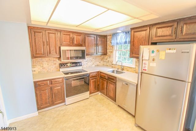 1 Wallkill Ter, Ogdensburg Boro, NJ 07439