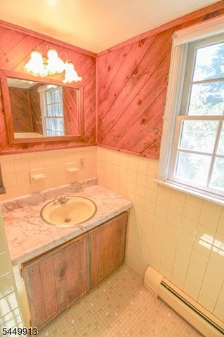 1 Wallkill Ter, Ogdensburg Boro, NJ 07439