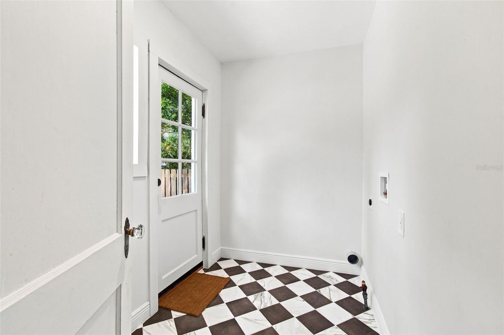 Image 11 of property listing at 315 W HILDA STREET, Tampa, FL 33603