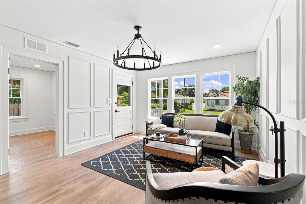 Image 14 of property listing at 315 W HILDA STREET, Tampa, FL 33603