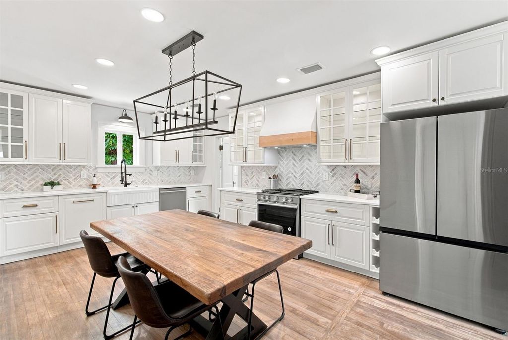 Image 18 of property listing at 315 W HILDA STREET, Tampa, FL 33603