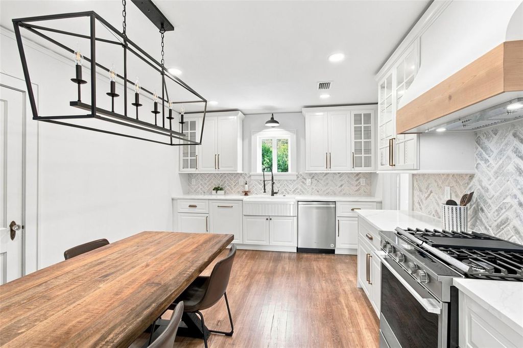 Image 20 of property listing at 315 W HILDA STREET, Tampa, FL 33603