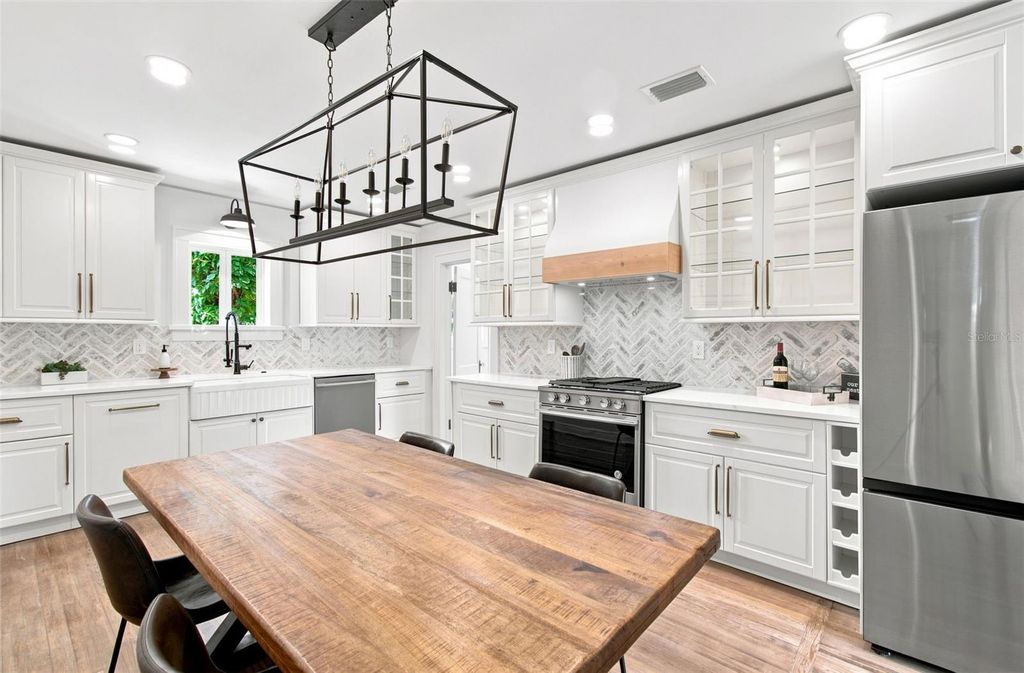 Image 27 of property listing at 315 W HILDA STREET, Tampa, FL 33603