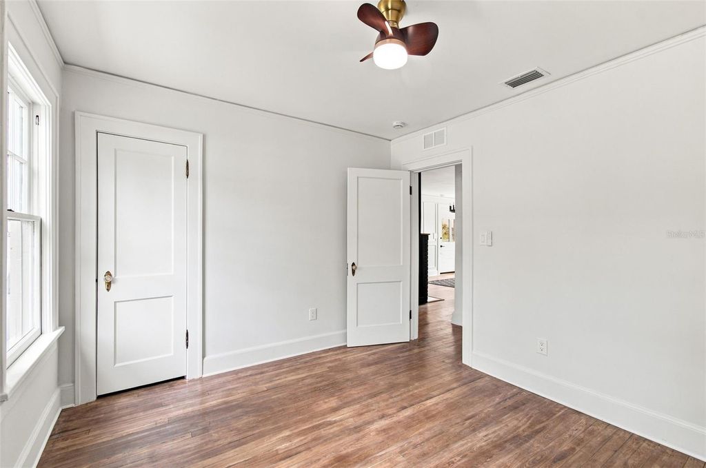 Image 30 of property listing at 315 W HILDA STREET, Tampa, FL 33603