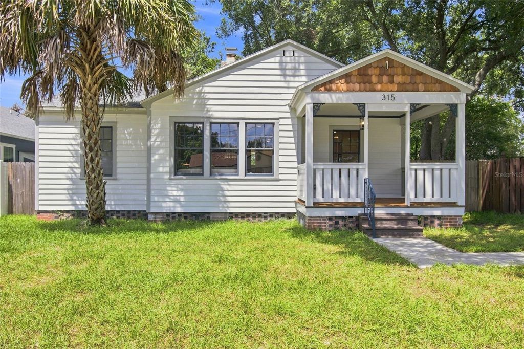 Image 4 of property listing at 315 W HILDA STREET, Tampa, FL 33603