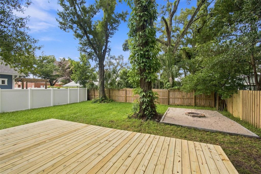Image 48 of property listing at 315 W HILDA STREET, Tampa, FL 33603