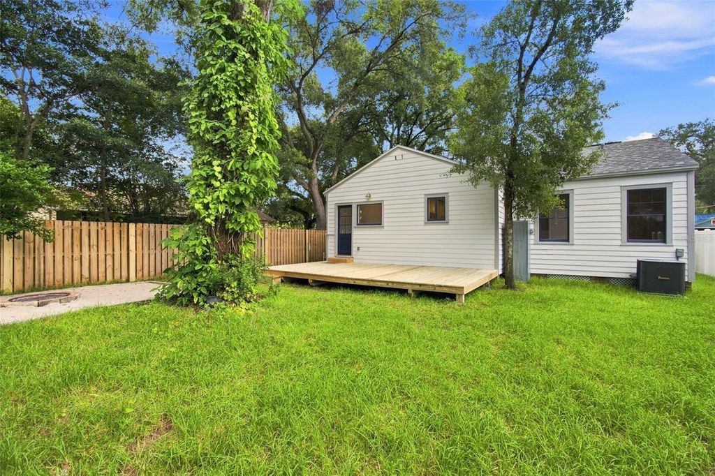 Image 50 of property listing at 315 W HILDA STREET, Tampa, FL 33603