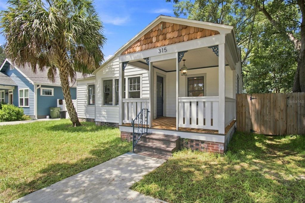 Image 6 of property listing at 315 W HILDA STREET, Tampa, FL 33603
