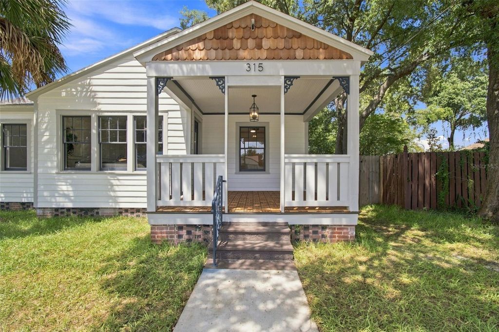 Image 7 of property listing at 315 W HILDA STREET, Tampa, FL 33603