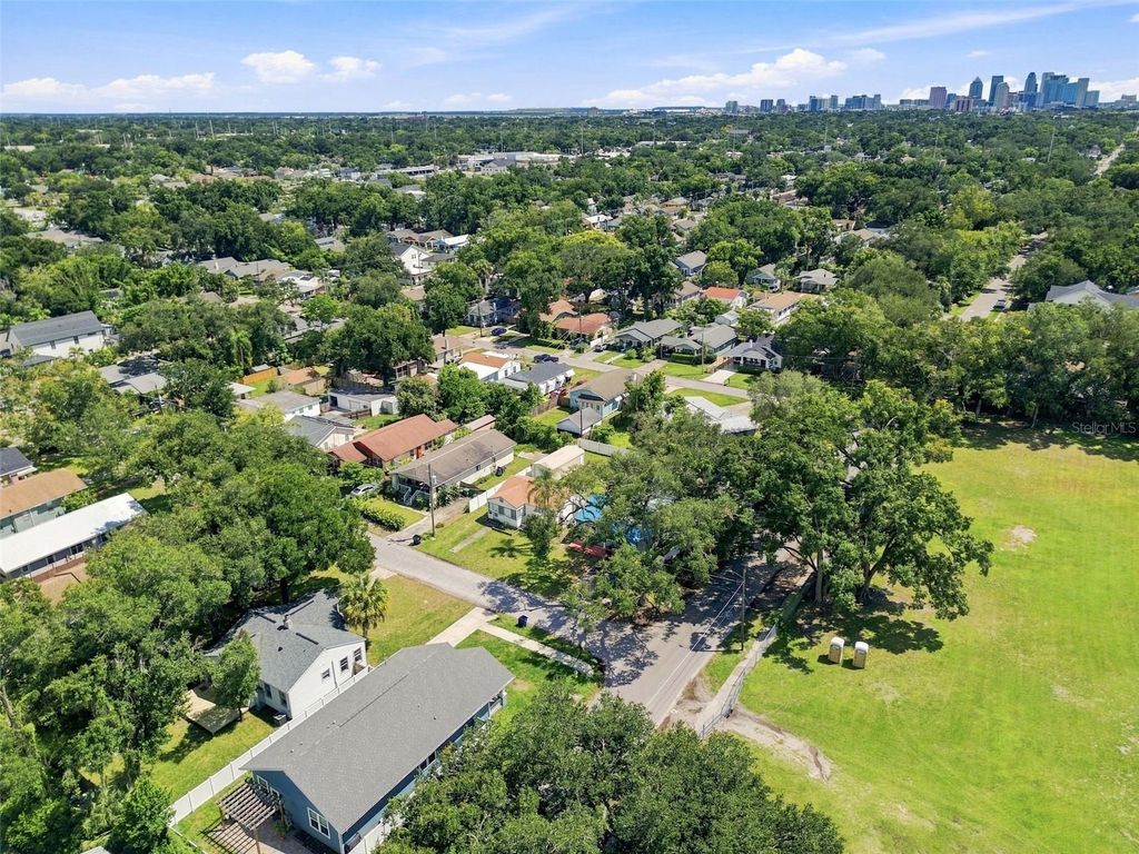 Image 61 of property listing at 315 W HILDA STREET, Tampa, FL 33603