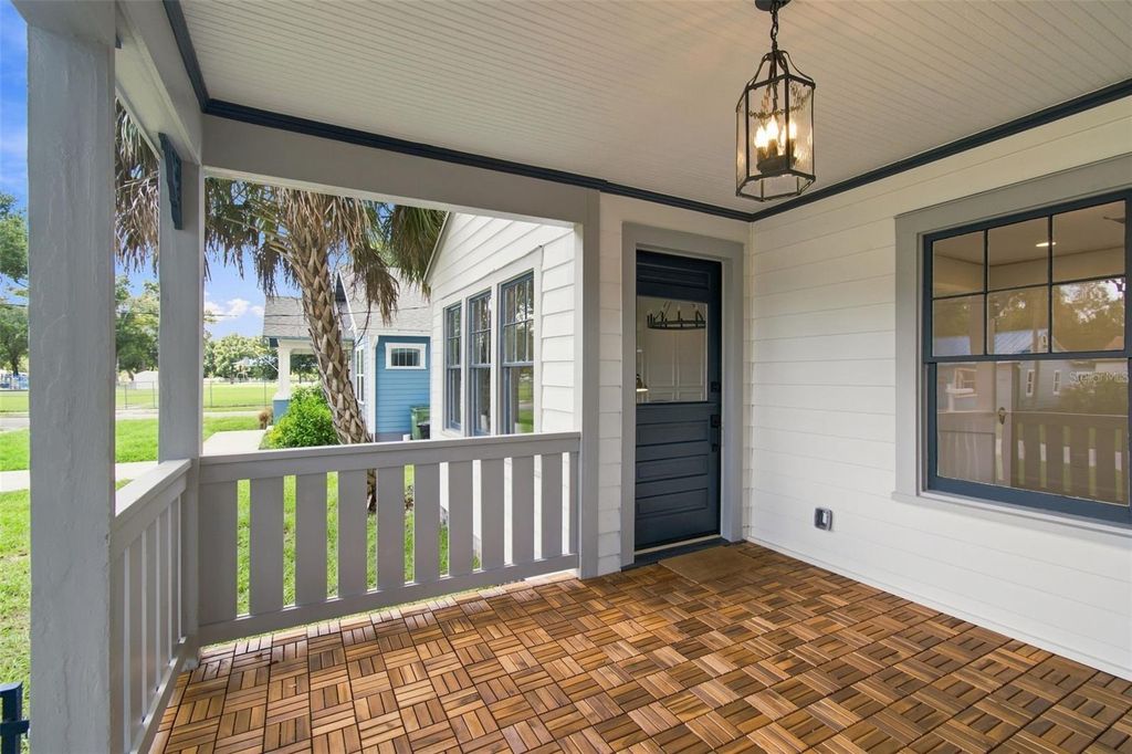 Image 8 of property listing at 315 W HILDA STREET, Tampa, FL 33603
