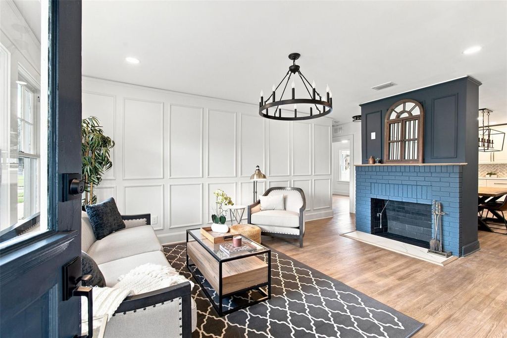 Image 9 of property listing at 315 W HILDA STREET, Tampa, FL 33603