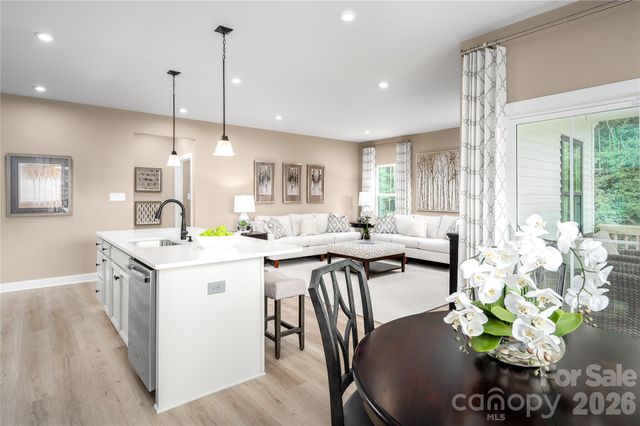 925 Heathway Drive, Charlotte, NC 28213