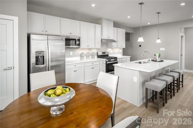 925 Heathway Drive, Charlotte, NC 28213