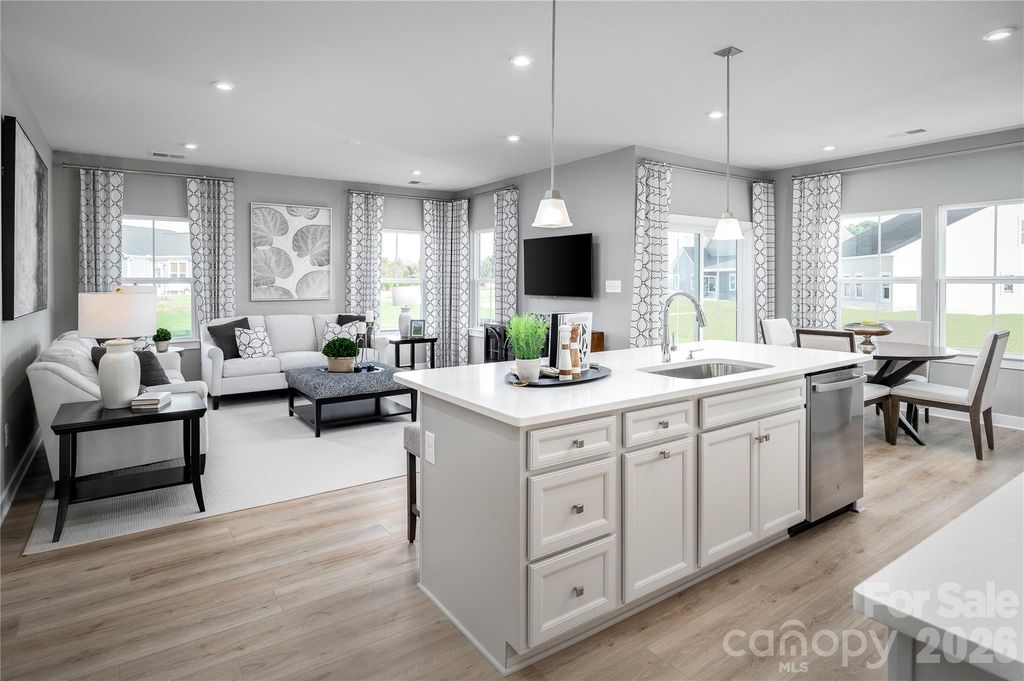 925 Heathway Drive, Charlotte, NC 28213