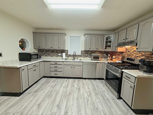 220 N 11th Street, Elwood, IN 46036