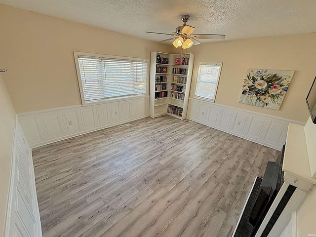 220 N 11th Street, Elwood, IN 46036