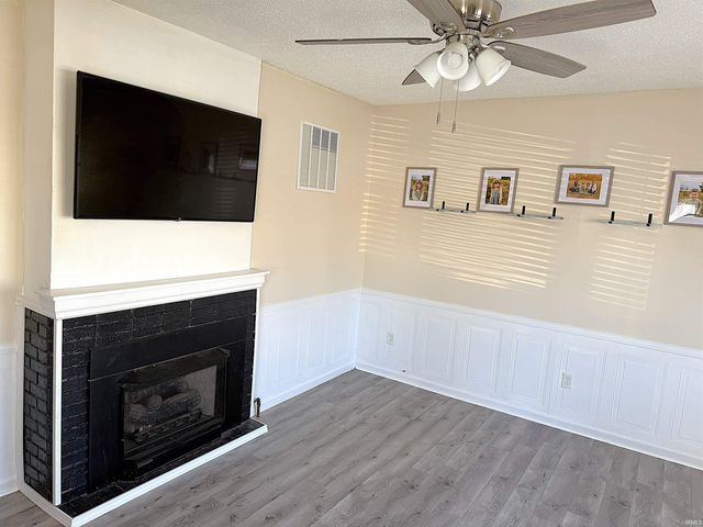 220 N 11th Street, Elwood, IN 46036