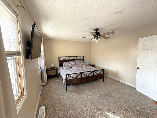 220 N 11th Street, Elwood, IN 46036