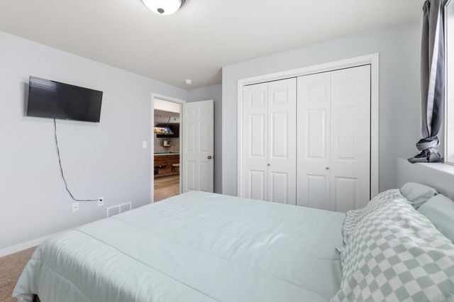 1332 4th Street NW, West Fargo, ND 58078