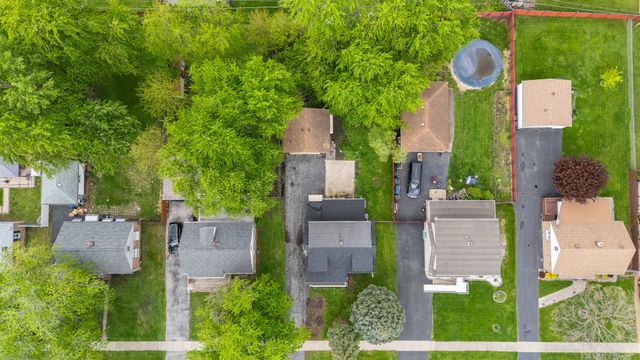 6754 S 78th Avenue, Bridgeview, IL 60455