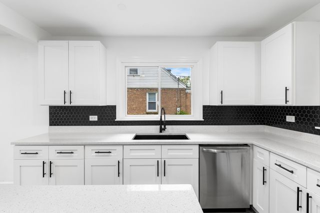 6754 S 78th Avenue, Bridgeview, IL 60455