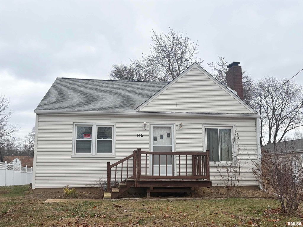 146 N STEWART Street, Creve Coeur, IL 61610