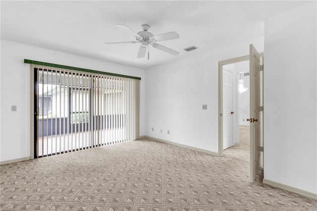 646 Centre Court SW 102, Vero Beach, FL 32962
