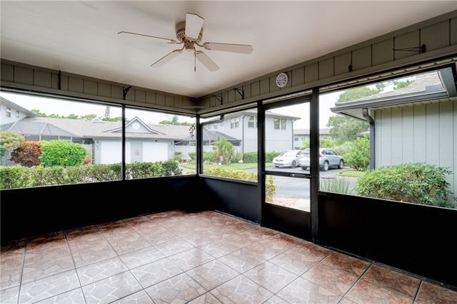 646 Centre Court SW 102, Vero Beach, FL 32962