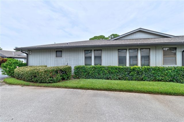 646 Centre Court SW 102, Vero Beach, FL 32962