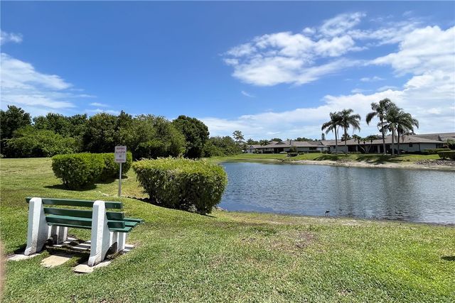 646 Centre Court SW 102, Vero Beach, FL 32962