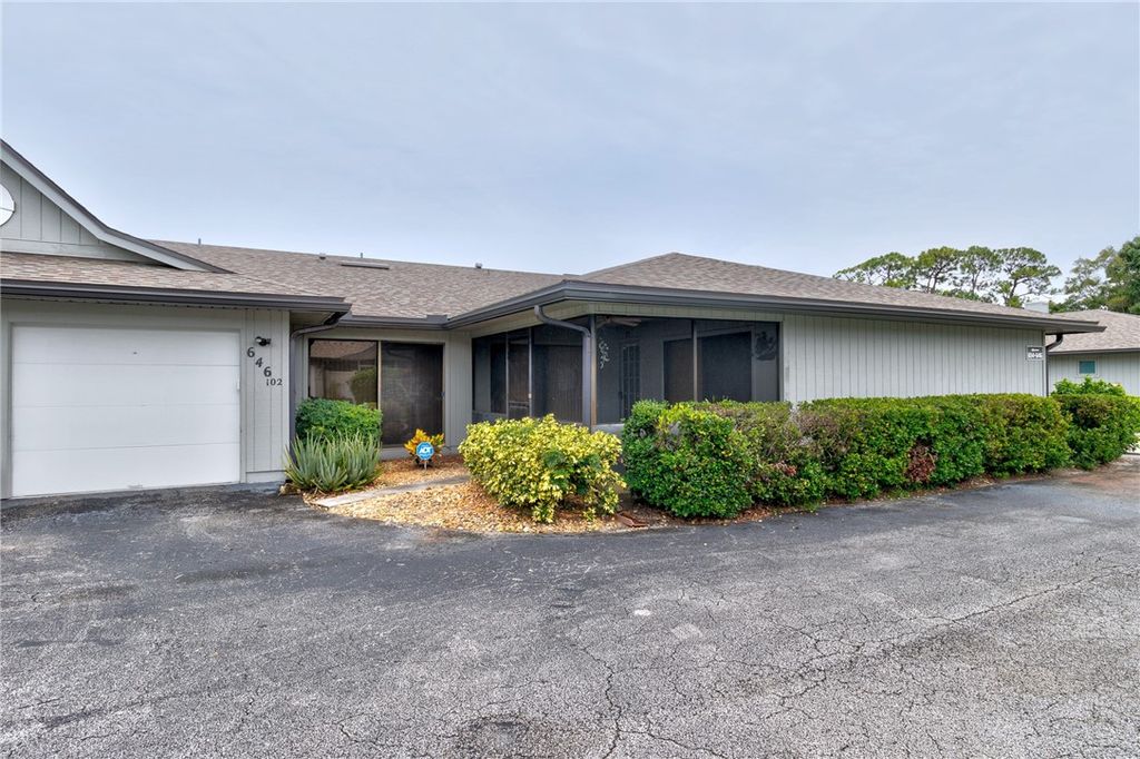646 Centre Court SW 102, Vero Beach, FL 32962