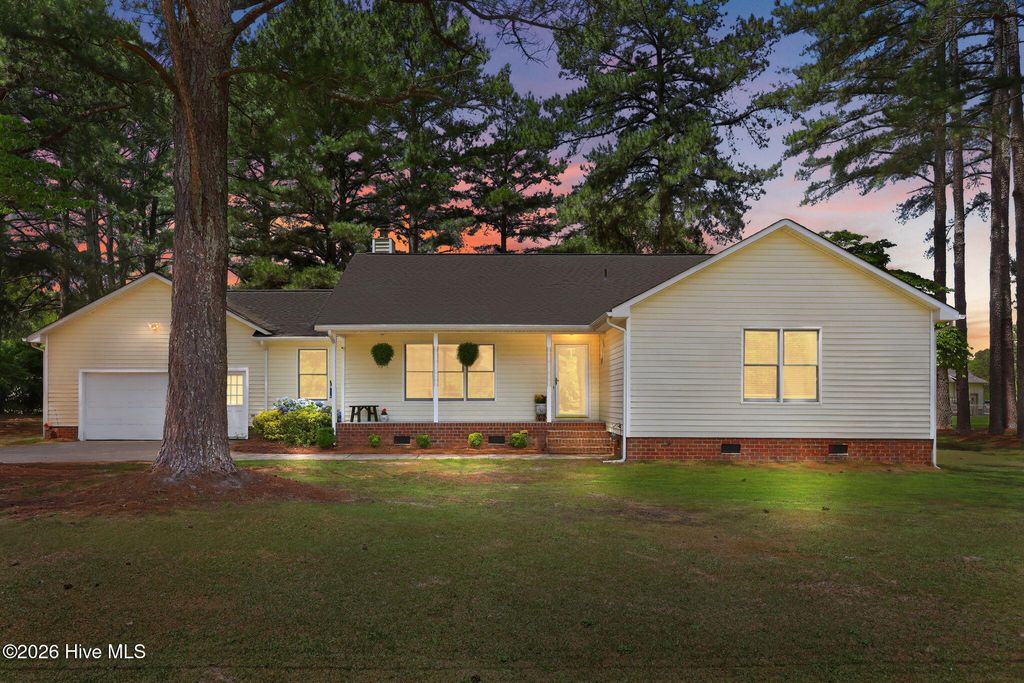 1524 Batts Circle, Greenville, NC 27834