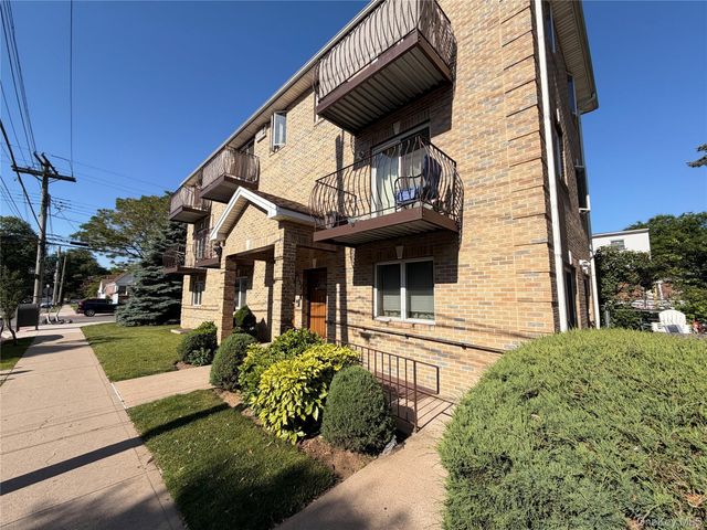 6152 170th Street, Fresh Meadows, NY 11365