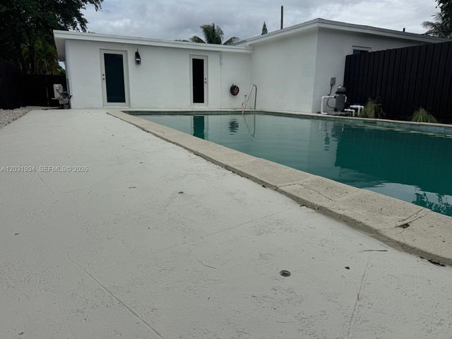 15615 NE 5th Court A, Miami, FL 33162