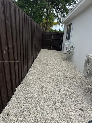 15615 NE 5th Court A, Miami, FL 33162