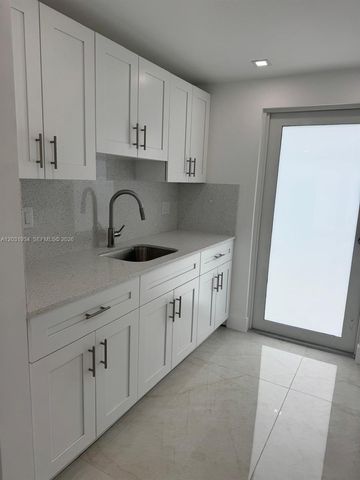 15615 NE 5th Court A, Miami, FL 33162