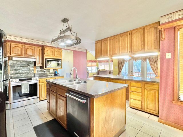 9245 Patterson DR, Bent Mountain, VA 24059